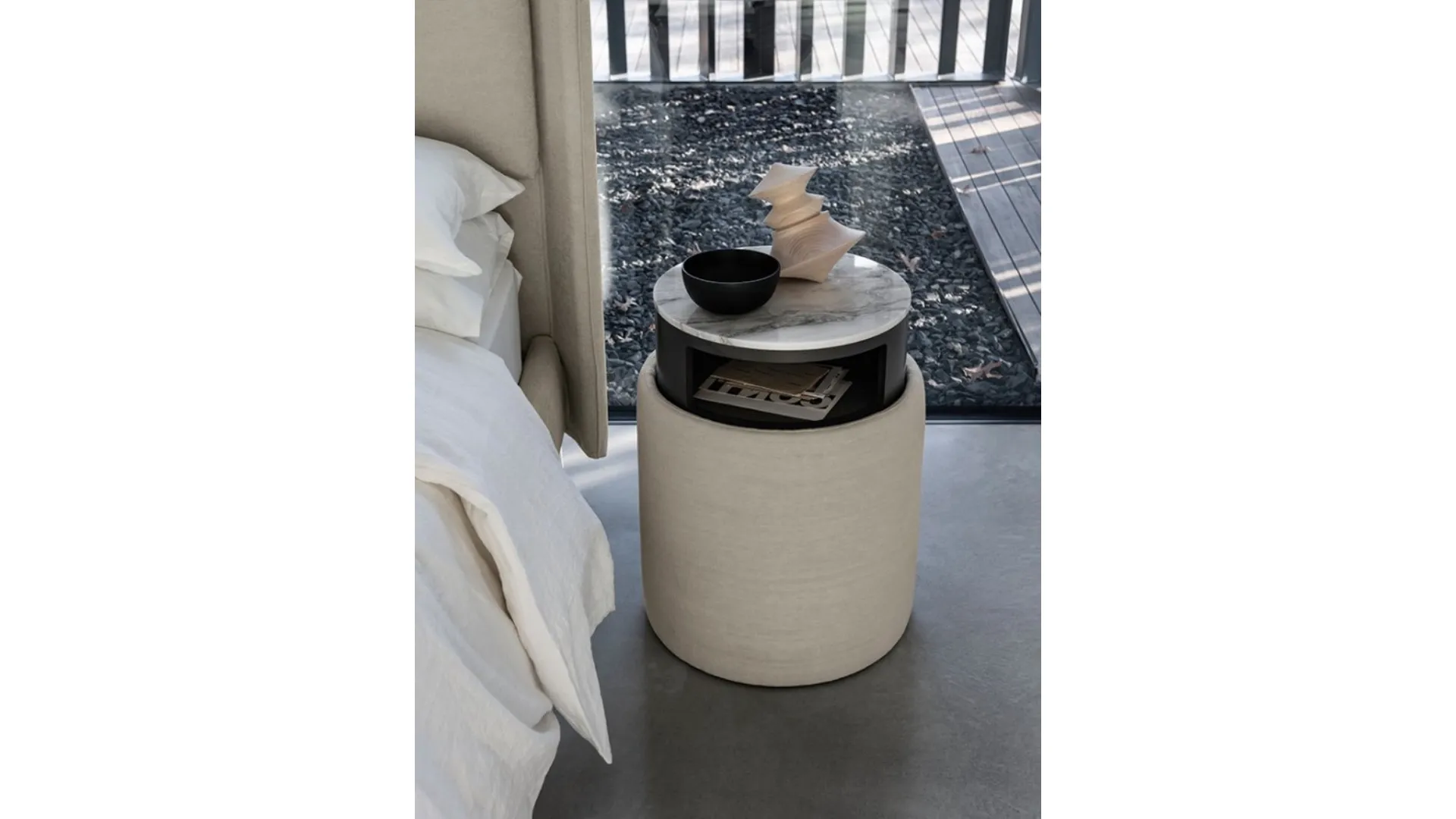 Pouf cilindrico multifunzione Ares in tessuto con cassetto push pull di Bolzan Letti