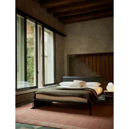 Letto in legno con testiera rivestita in pelle Bend-e-Wood di Bolzan Letti