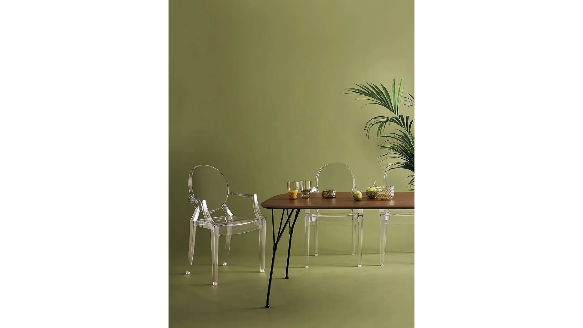 Sedia impilabile Louis Ghost di Kartell