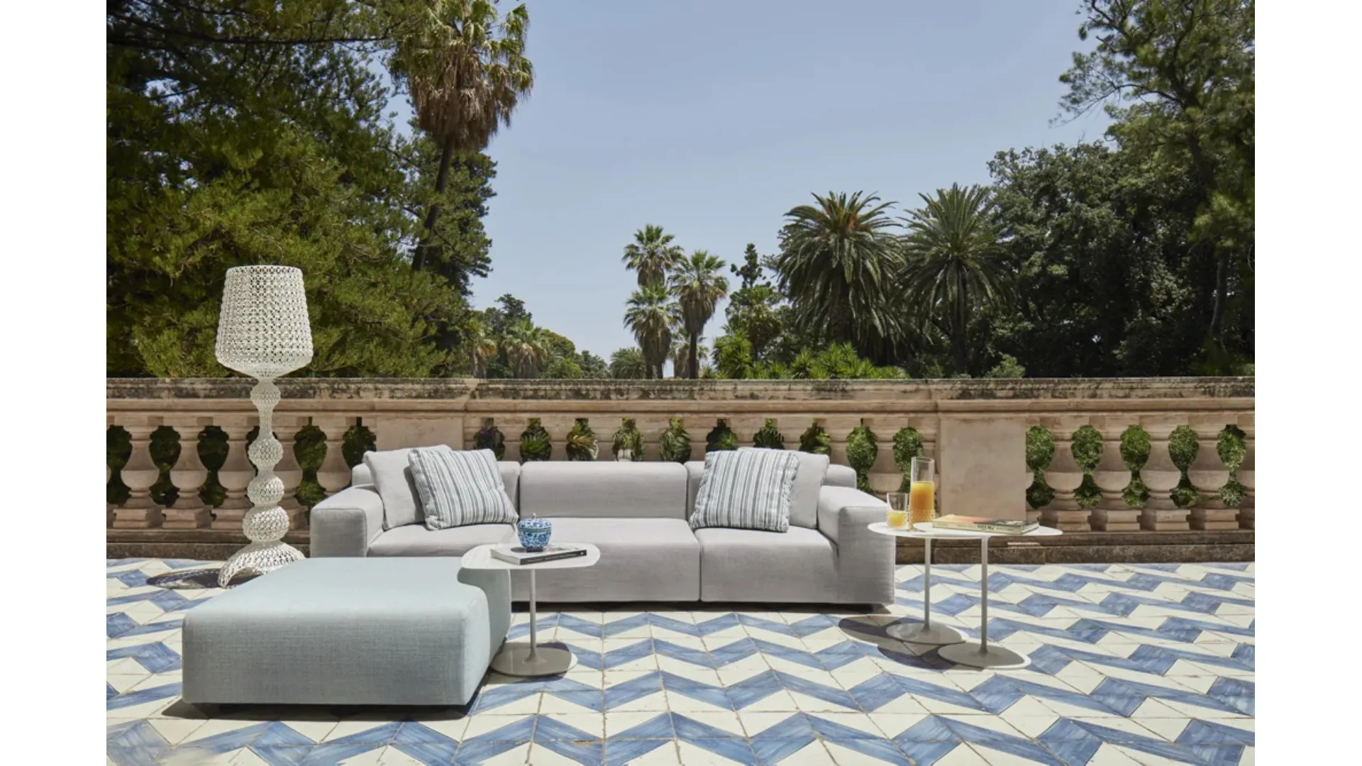 Divano e Pouf Pastics Outdoor di Kartell